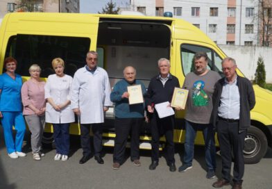 Overhandiging ambulance in Zhitomir